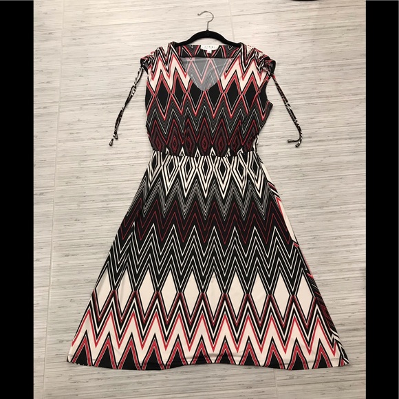 Dresses & Skirts - Nikki Polous Dress